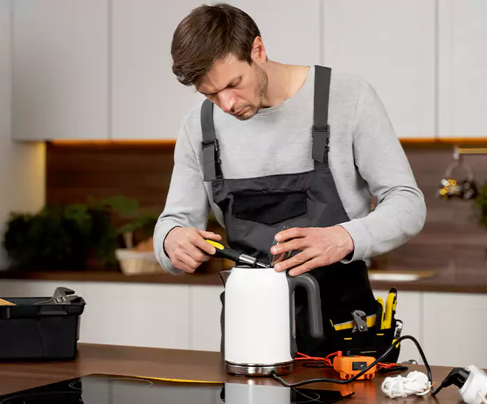 Skilled Blender Technicians: Your Small Appliance Repair Experts for Melrose, MA